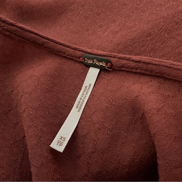 Free People Justina Blouse Sz XS Off Shoulder Flowy Boho Hippie Warmstone - Picture 10 of 12